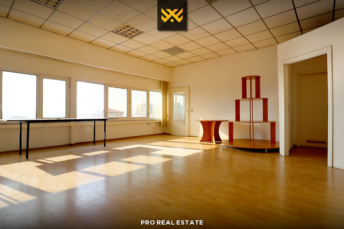Ufficio di 316m² in affitto a Veternik