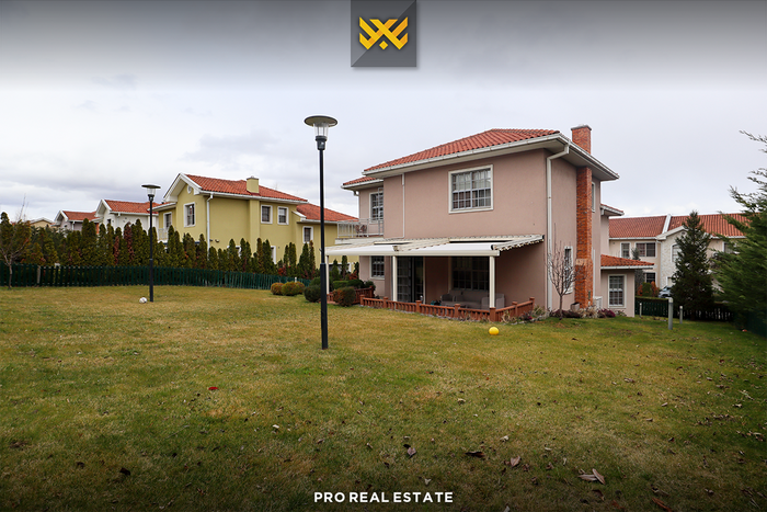 Casa di 330m²+45m² in affitto nel villaggio ndërkombëtar