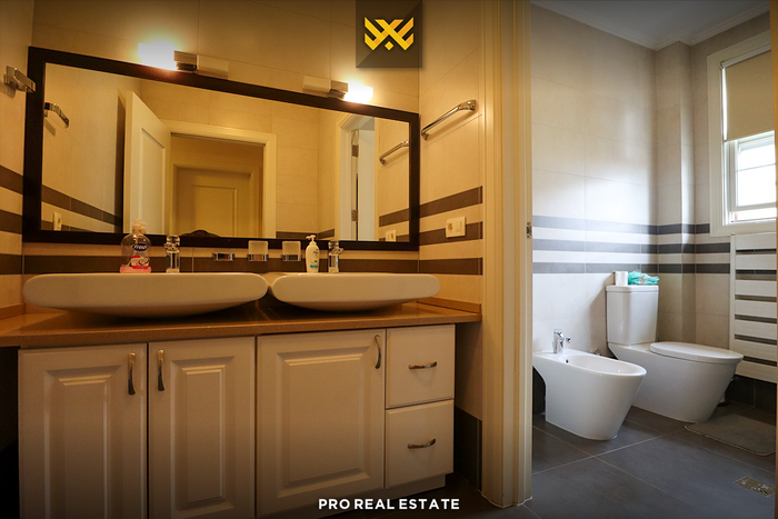 Casa di 330m²+45m² in affitto nel villaggio ndërkombëtar