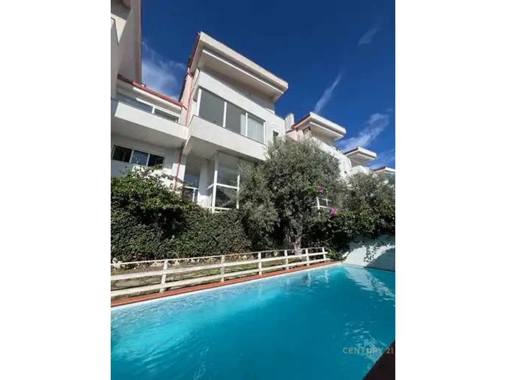 Villa con piscina presso residenza kodra e diellit 1