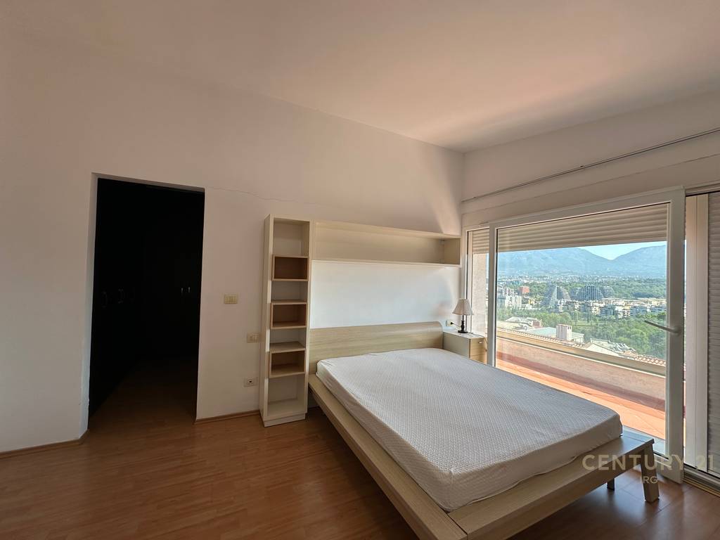 Villa con piscina presso residenza kodra e diellit 1