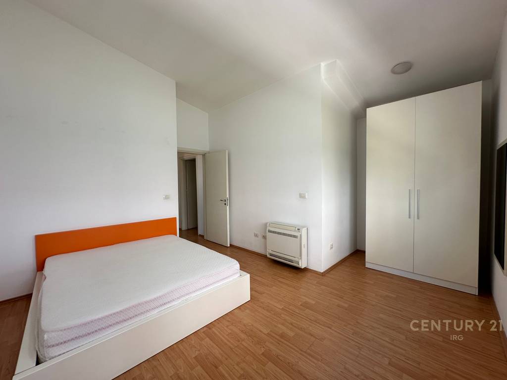 Villa con piscina presso residenza kodra e diellit 1