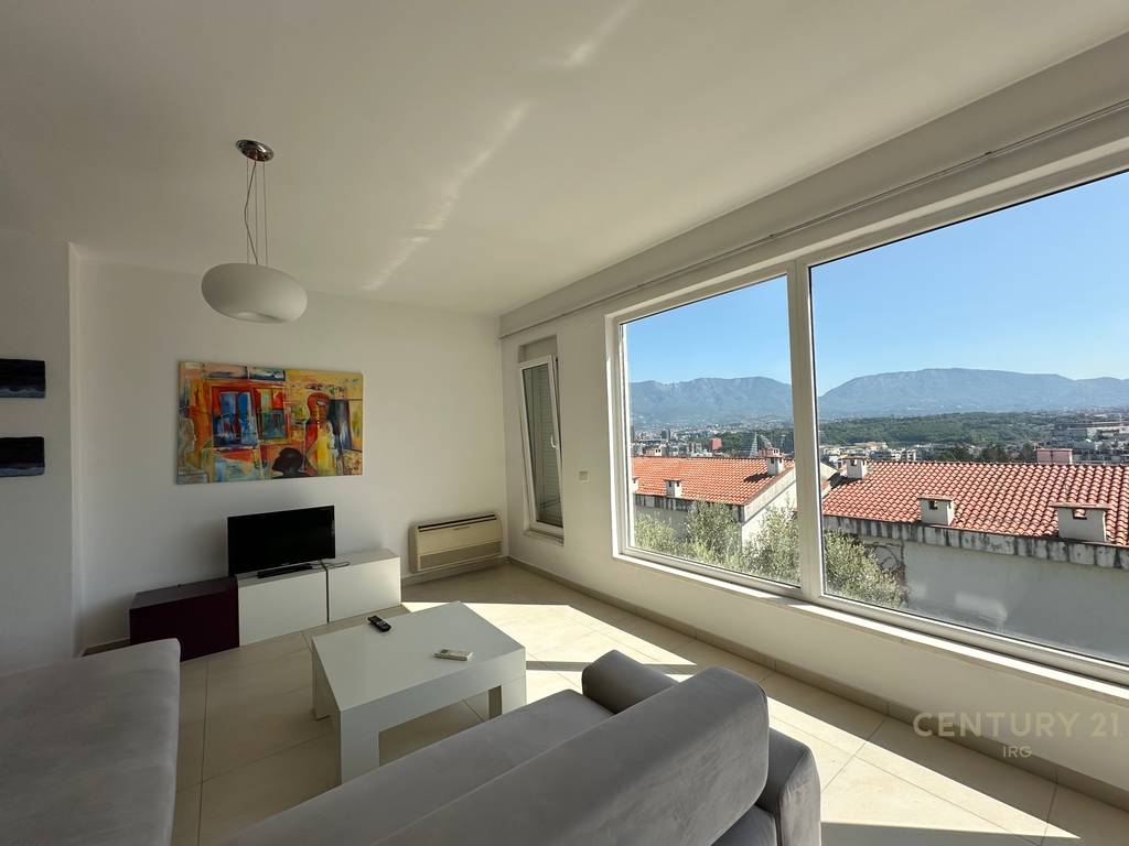 Villa con piscina presso residenza kodra e diellit 1