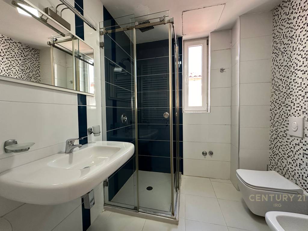Villa con piscina presso residenza kodra e diellit 1