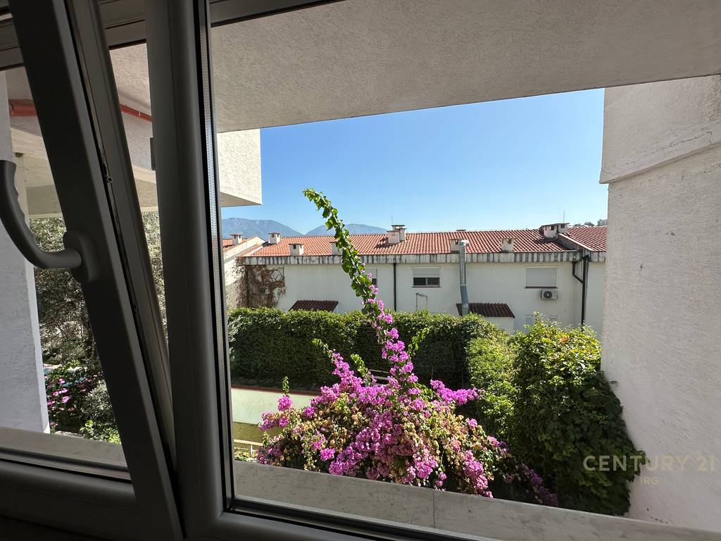 Villa con piscina presso residenza kodra e diellit 1