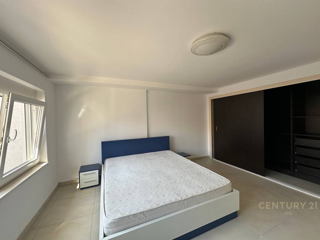 Villa con piscina presso residenza kodra e diellit 1