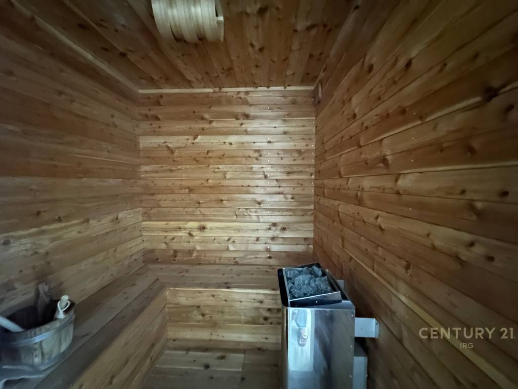 Villa con piscina presso residenza kodra e diellit 1