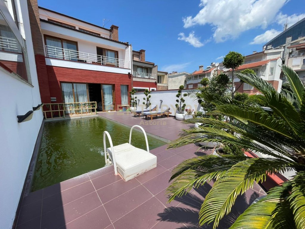 Villa con piscina presso residenza kodra e diellit 1