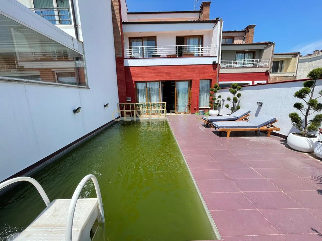 Villa con piscina presso residenza kodra e diellit 1