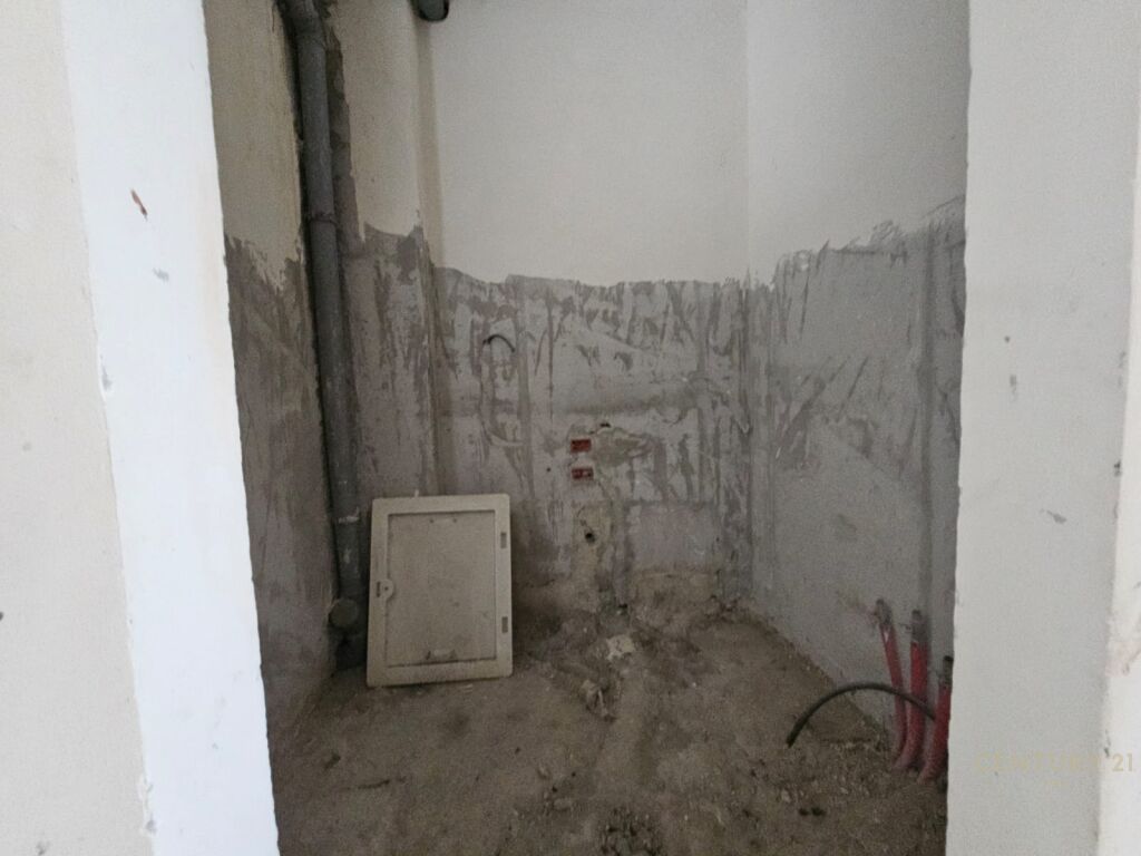 Villa con piscina presso residenza kodra e diellit 1