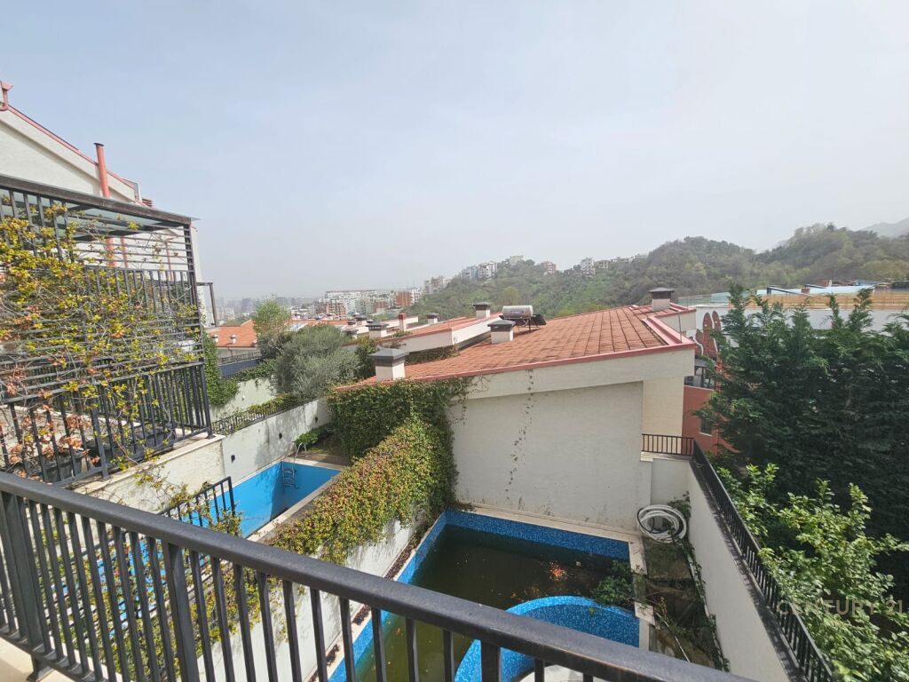 Villa con piscina presso residenza kodra e diellit 1