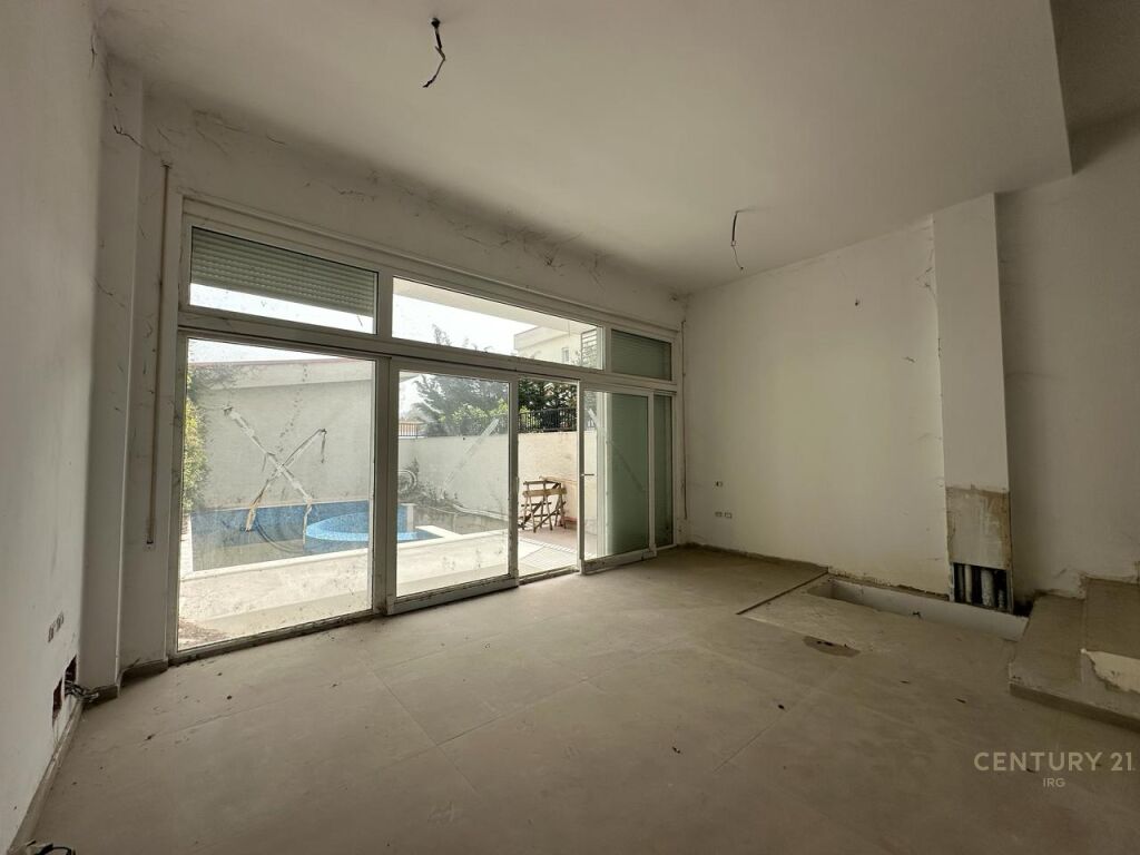 Villa con piscina presso residenza kodra e diellit 1
