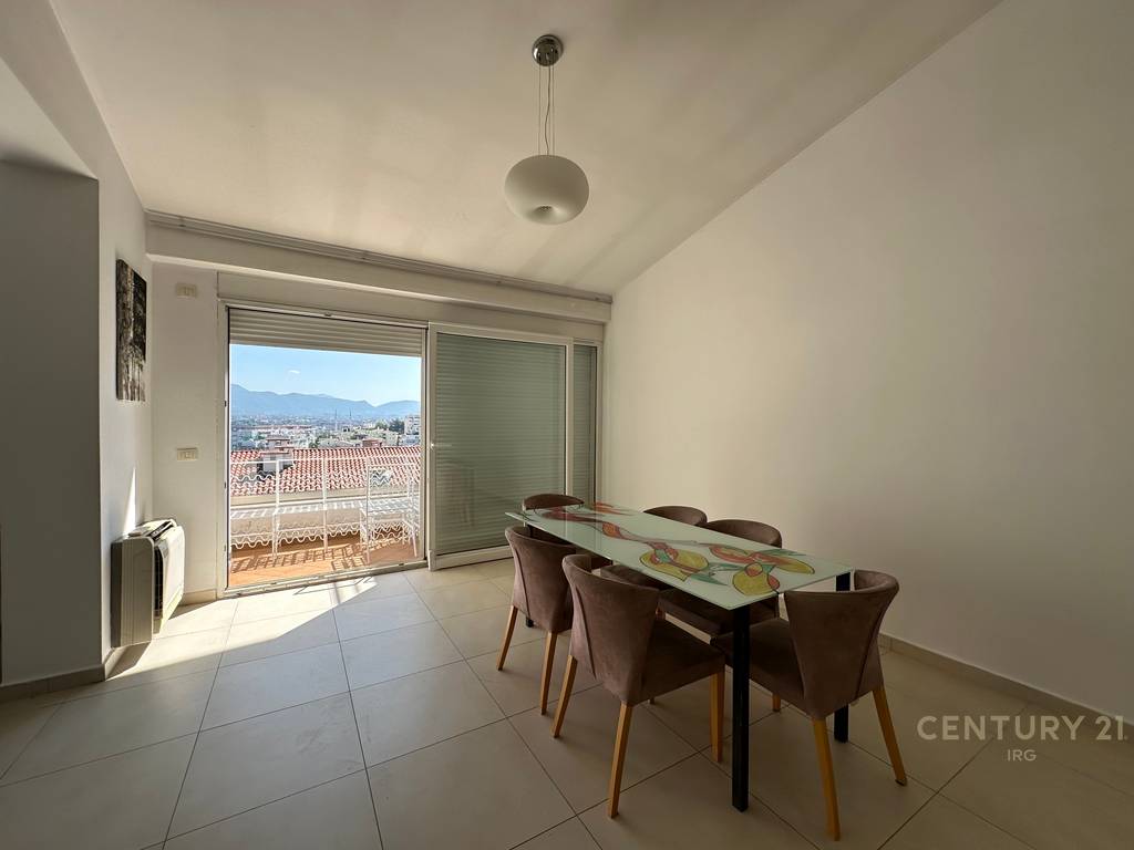 Villa con piscina presso residenza kodra e diellit 1