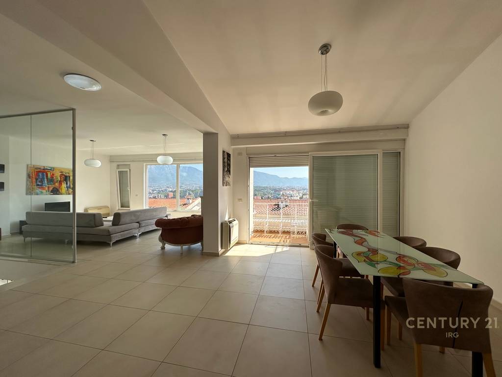 Villa con piscina presso residenza kodra e diellit 1