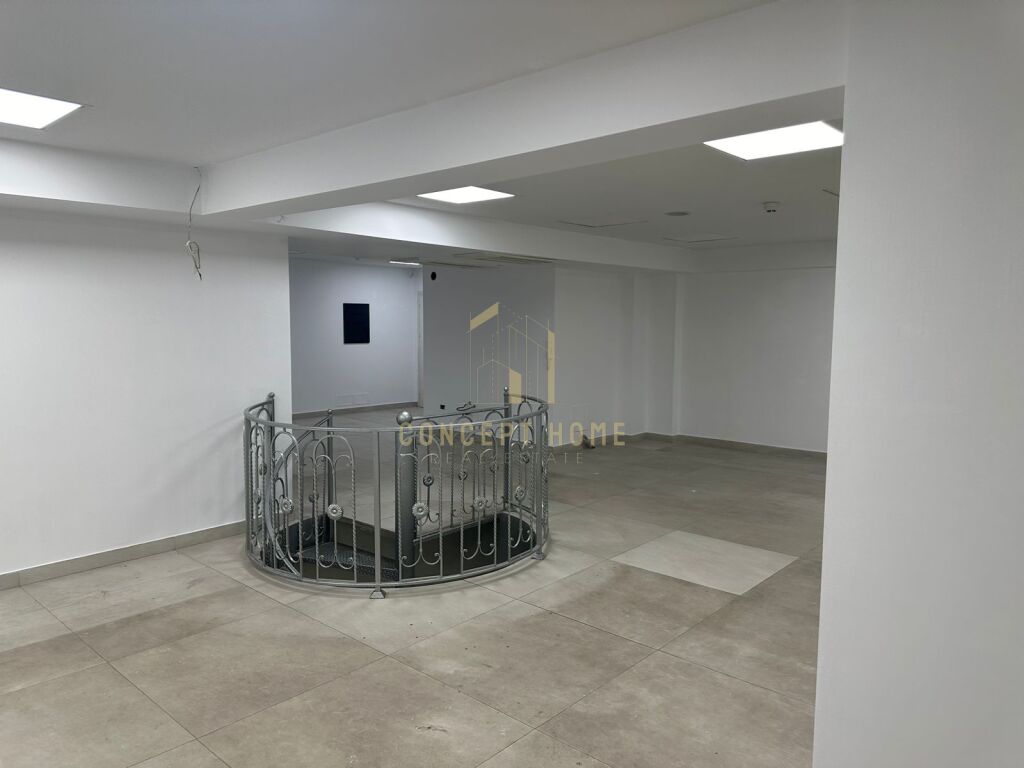 Espacio comercial en alquiler en laprake. / 1500 euro.