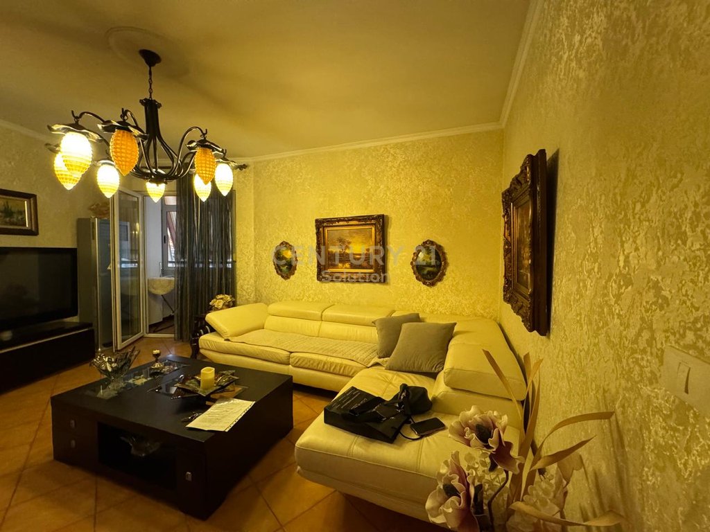 Jepet me qera apartament 1+1 tek air albania!