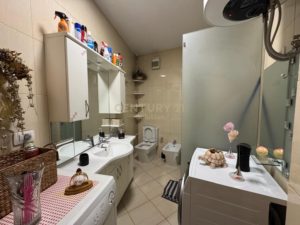 Jepet me qera apartament 1+1 tek air albania!