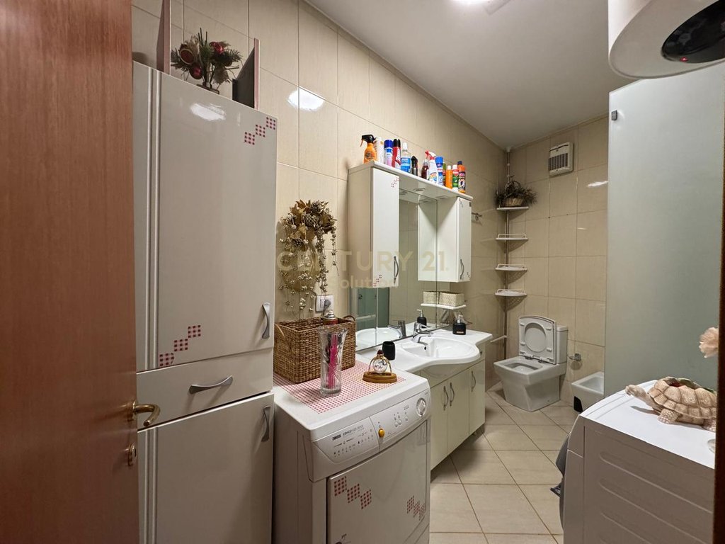 Jepet me qera apartament 1+1 tek air albania!