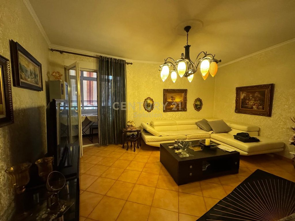 Jepet me qera apartament 1+1 tek air albania!