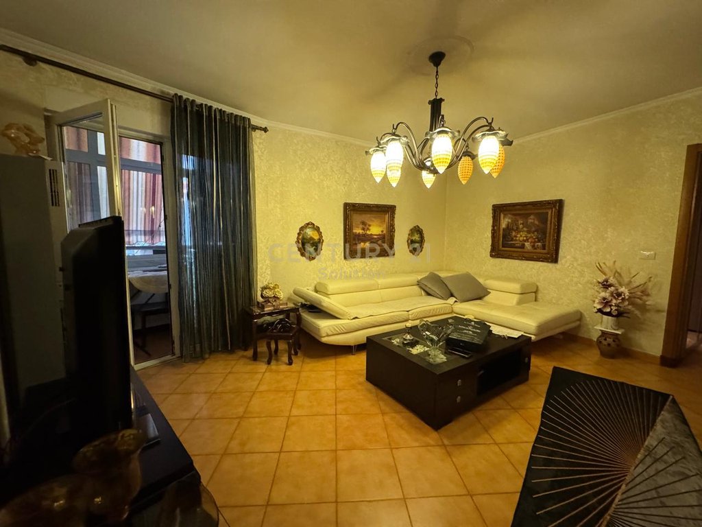 Jepet me qera apartament 1+1 tek air albania!
