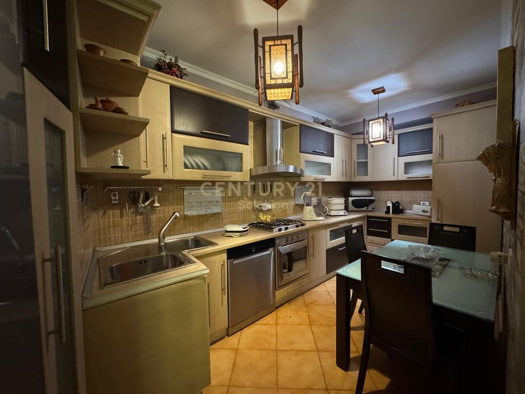 Jepet me qera apartament 1+1 tek air albania!