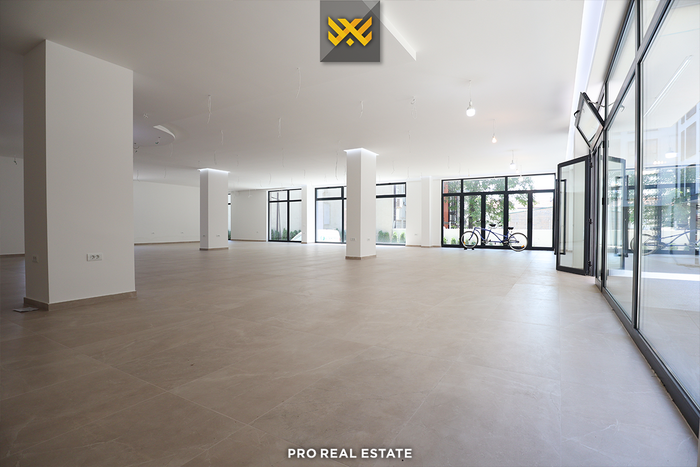 Commercial space 273.9m² for rent in Pejë
