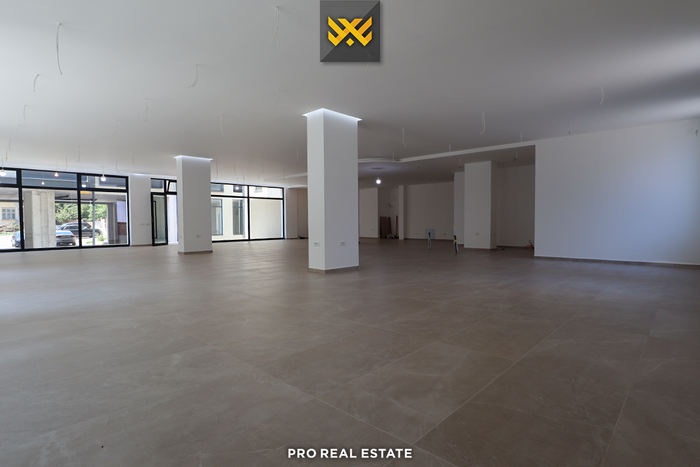 Commercial space 273.9m² for rent in Pejë