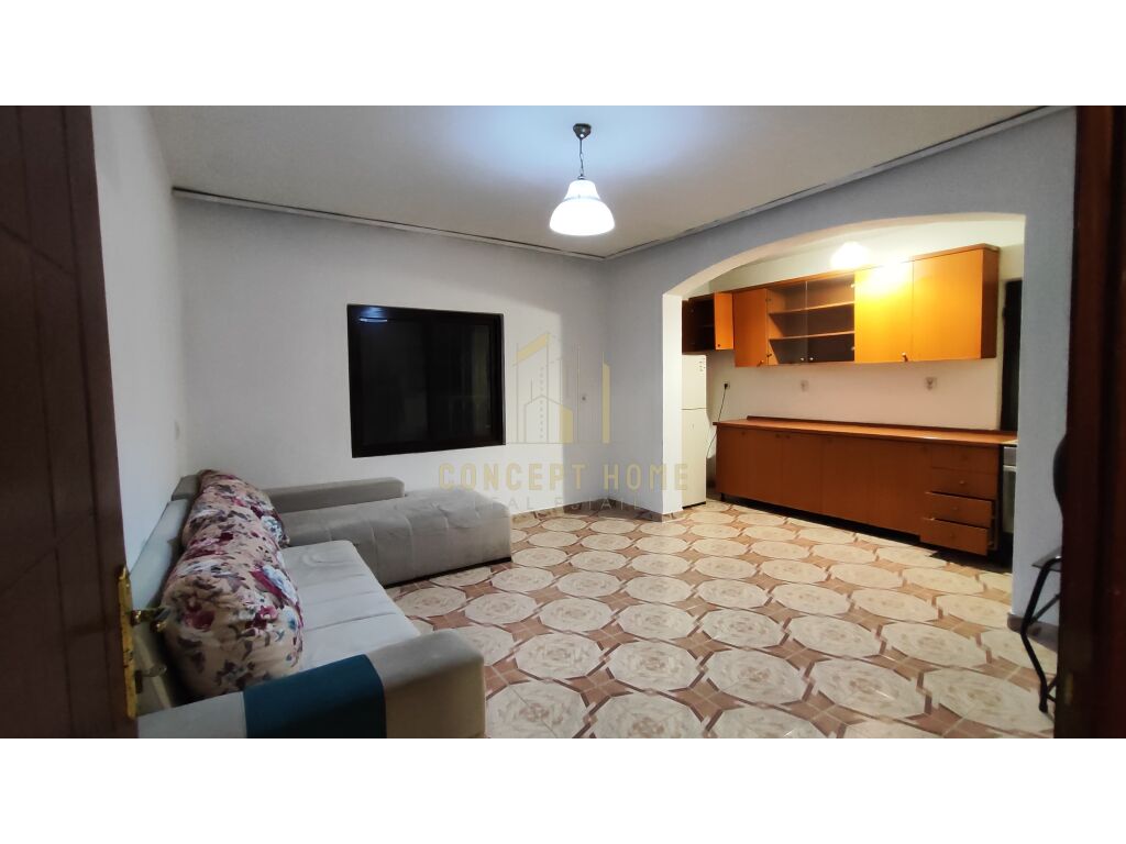 Zur miete, erste etage eines privaten hauses 2+1 in laprake / 32.000 lek pro monat
