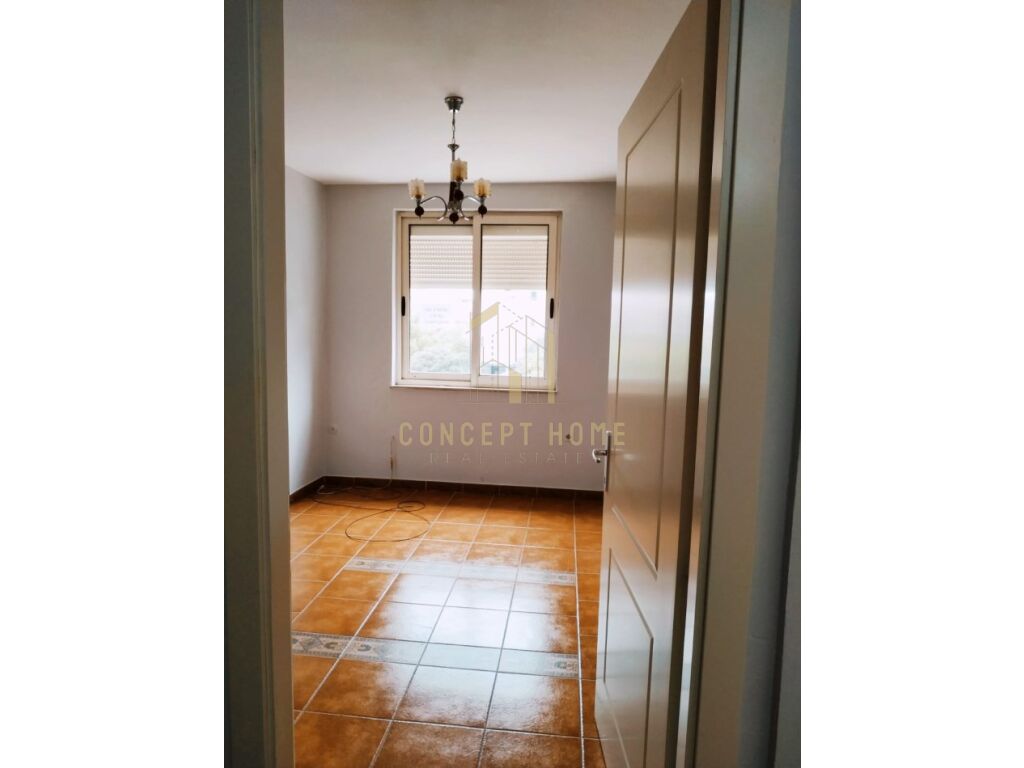 Commercial space for rent at 21 dhjetori, muahmet gjollesha street