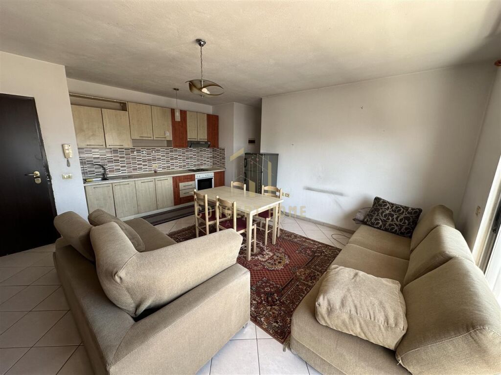 Apartamento 1+1 en alquiler en la comuna de parís, Tirana