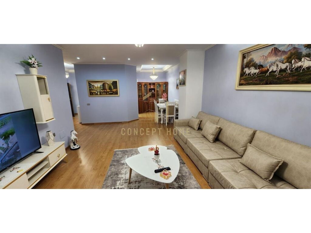 Apartamento 2+1+2 en alquiler en ish stacioni i trenit, Tirana
