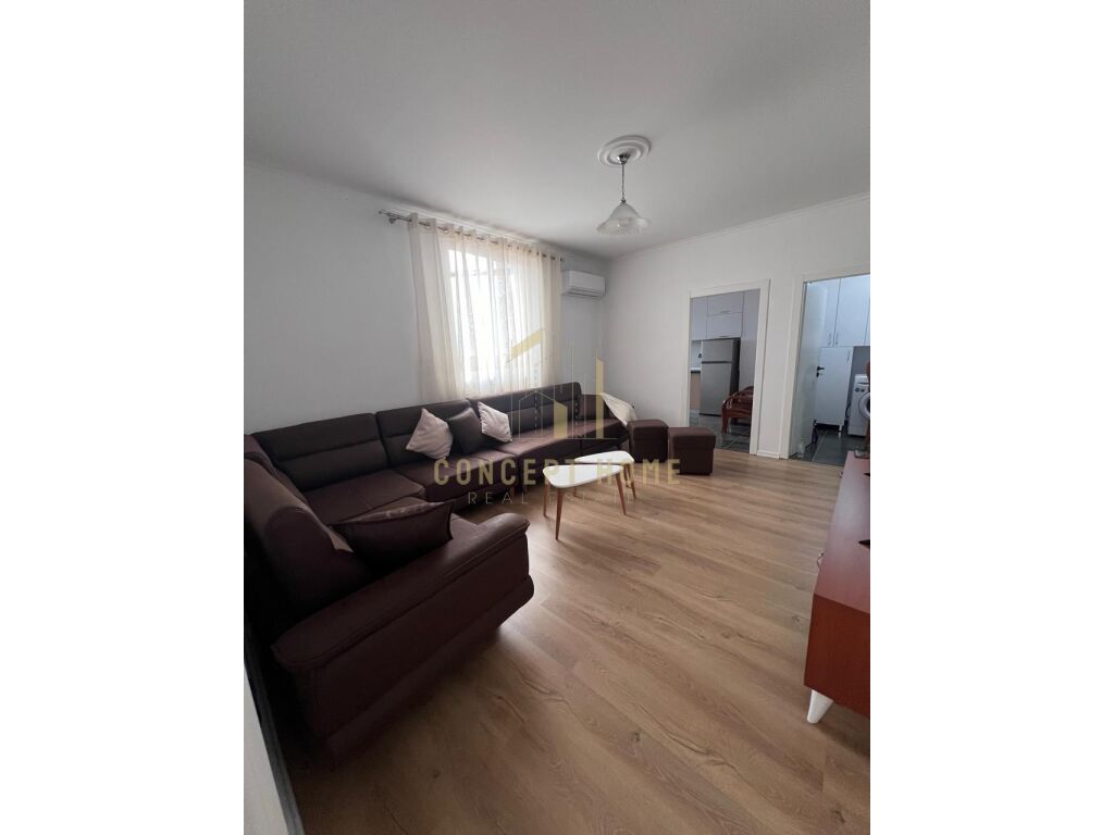 Apartamento 1+1, komisariati nr 4