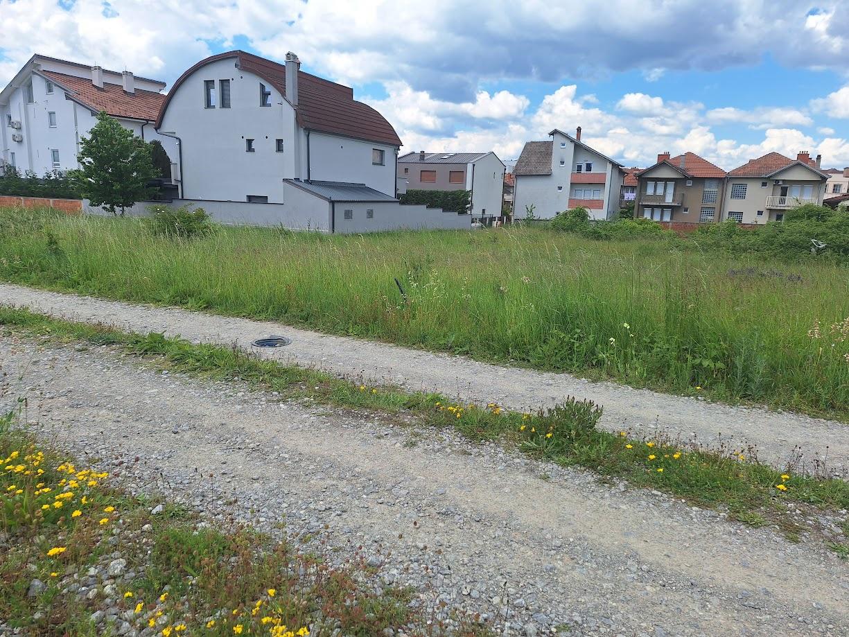 4 ari grundstück hinter grandstore in Çagllavicë (4)