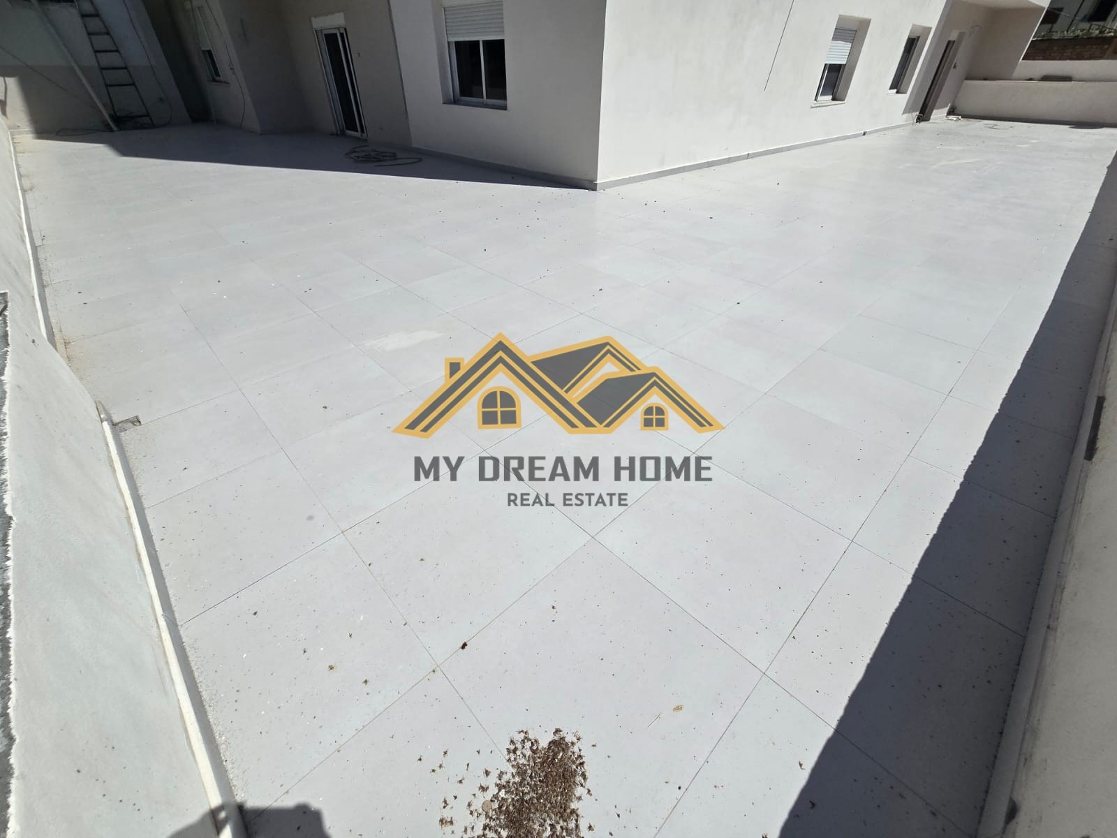 Shiten 2 apartamente 2+1+ 200 metra katror verand afer shkolles 2 gjelat durres! | my dream home real estate - albania