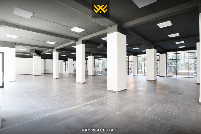 Locale commerciale di 710m² in affitto a Fushë Kosovë