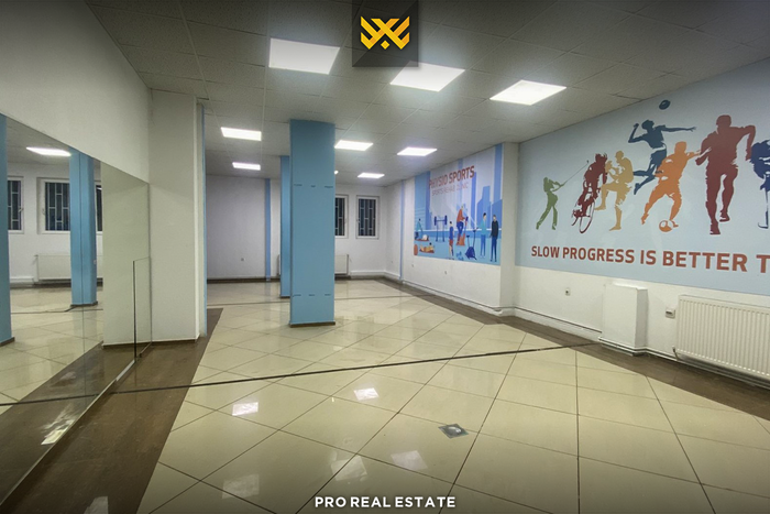 Espaço comercial de 110m² para alugar em vëllushë.