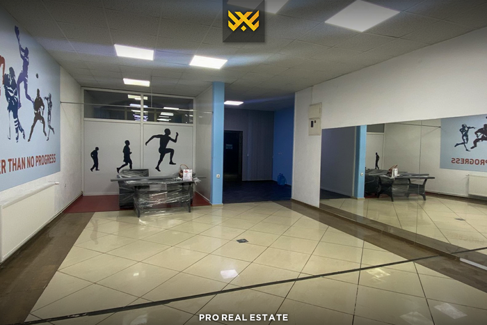 Espaço comercial de 110m² para alugar em vëllushë. (3)