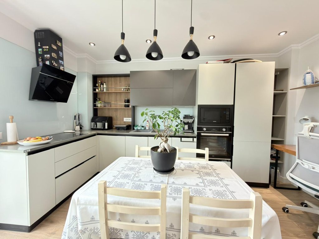 Ali Demi, apartament 3+1+2 në shitje !
