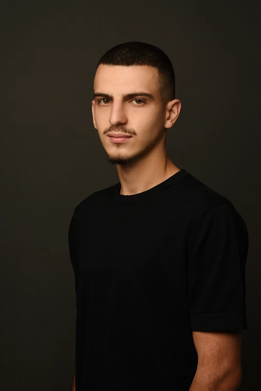 Ali Demi, apartament 3+1+2 në shitje !