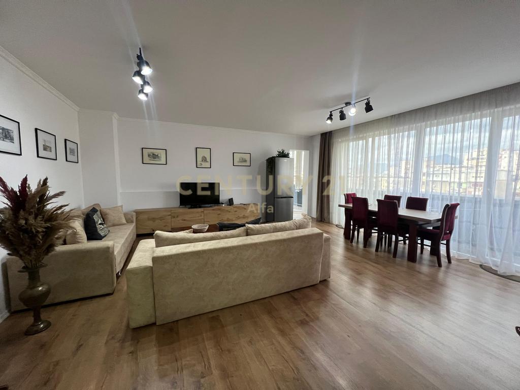 For rent apartment 2+1+2 on rruga e durrësit