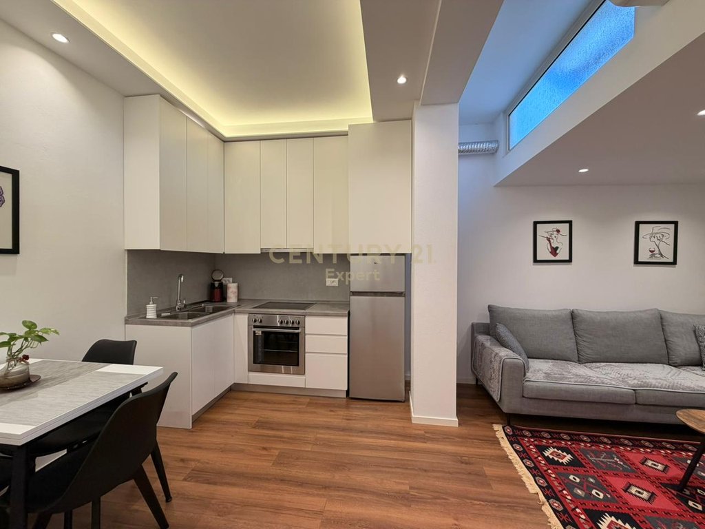 For rent apartment 2+1+2 on rruga e durrësit