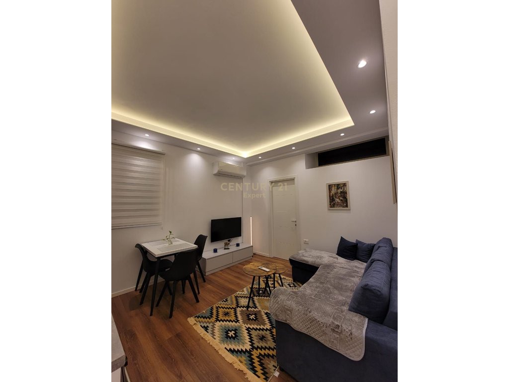 For rent apartment 2+1+2 on rruga e durrësit