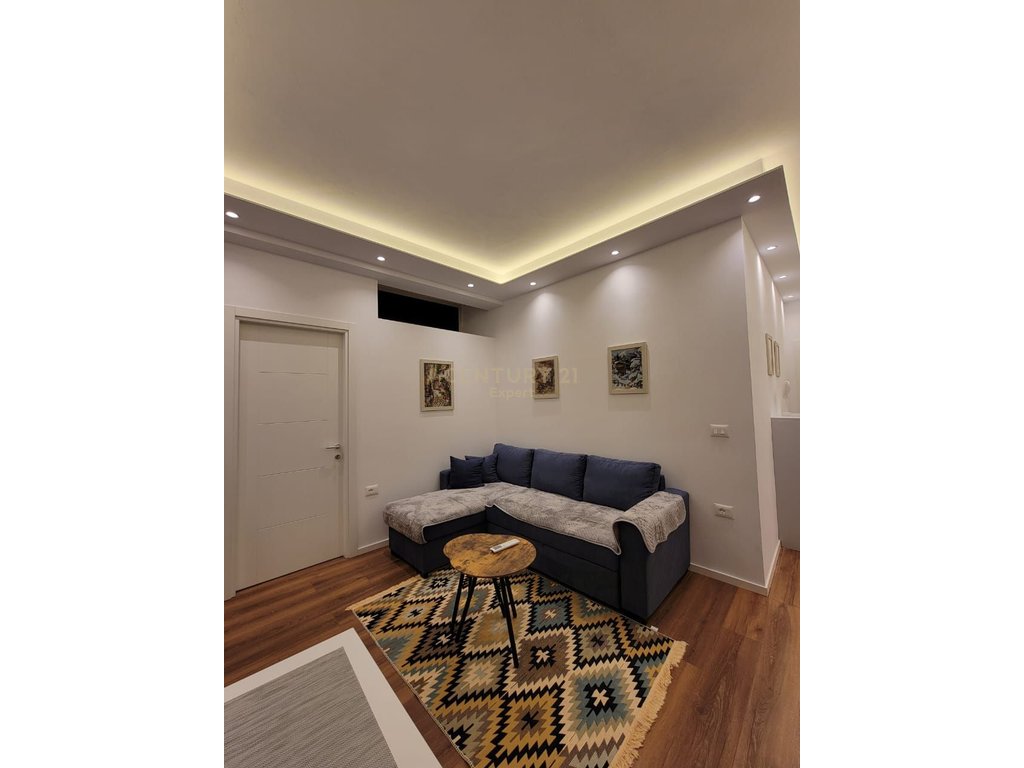 For rent apartment 2+1+2 on rruga e durrësit