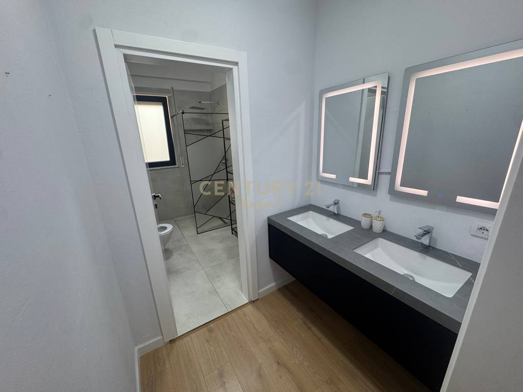 For rent apartment 2+1+2 on rruga e durrësit