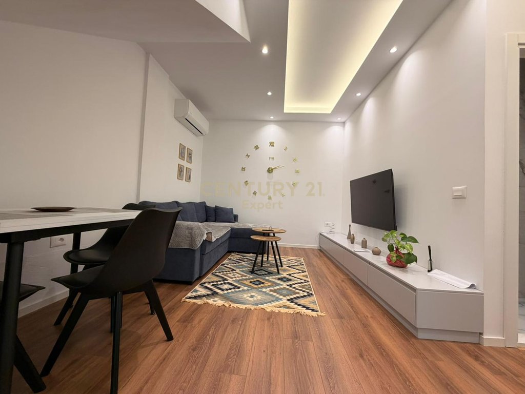 For rent apartment 2+1+2 on rruga e durrësit
