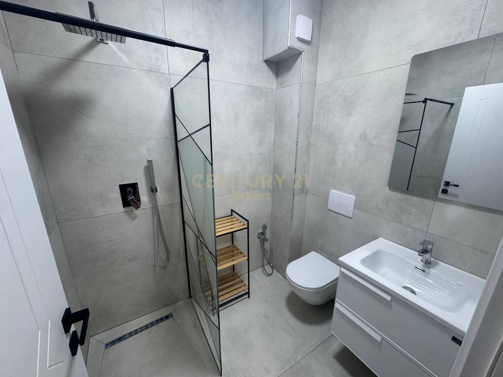 For rent apartment 2+1+2 on rruga e durrësit