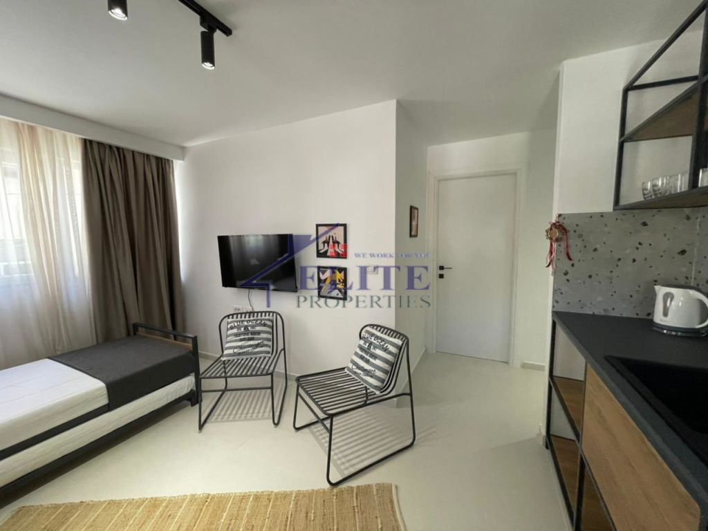 Apartamente me qira ditore pranë pedonales në qytetin e sarandës.