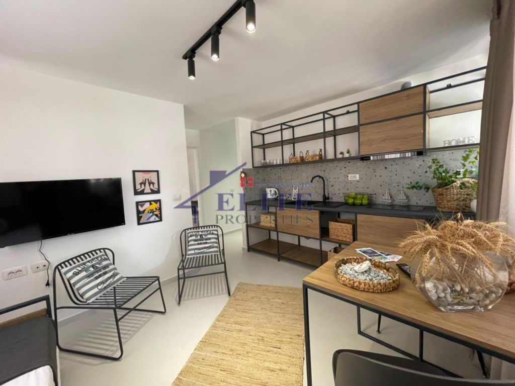 Apartamente me qira ditore pranë pedonales në qytetin e sarandës.