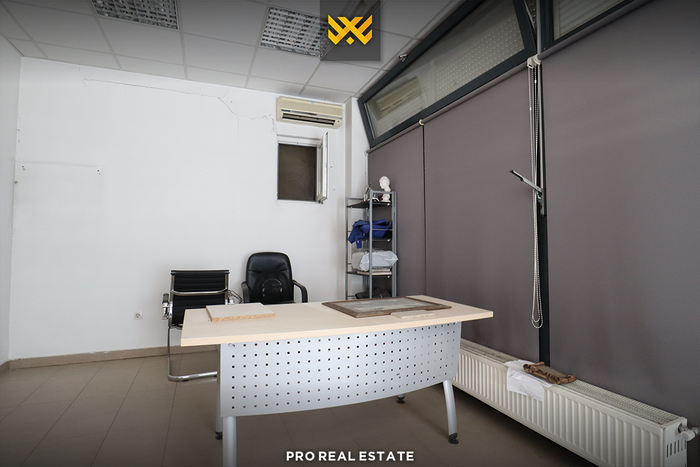 Locale commerciale di 52,3m² in affitto a emshir.