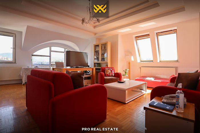 Appartement de 184m² à #vente au centre.